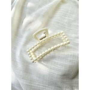 Faux pearl square hair claw